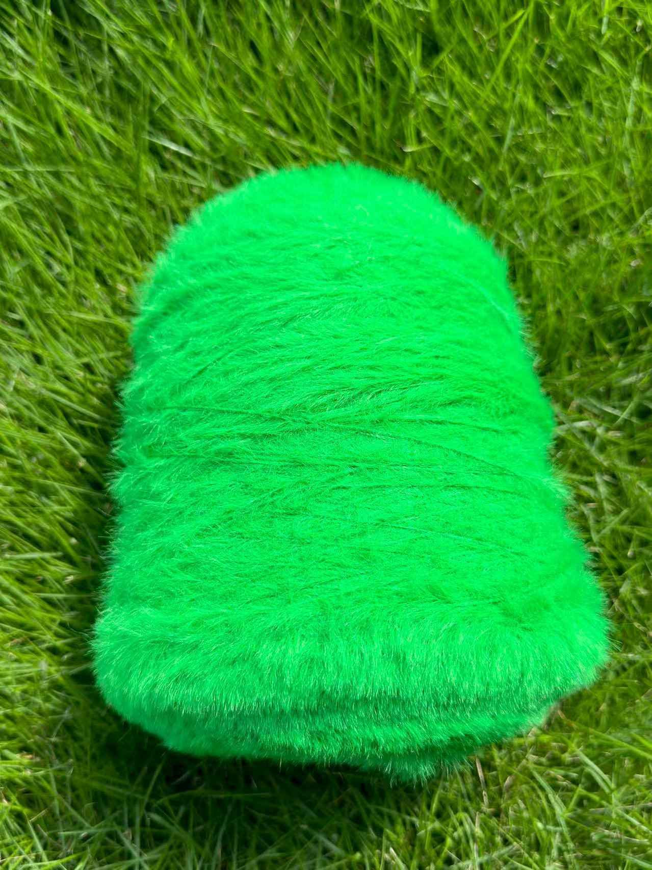 Feather Yarn1/7NM 100NYLON GREEN